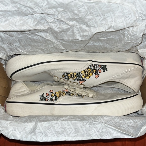 White Mushroom Vans - Picture 5 of 8